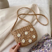 Load image into Gallery viewer, Juicy Bloom Straw Crossbody Bag
